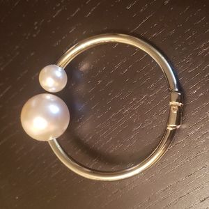 2 Faux pearl clasp braclet